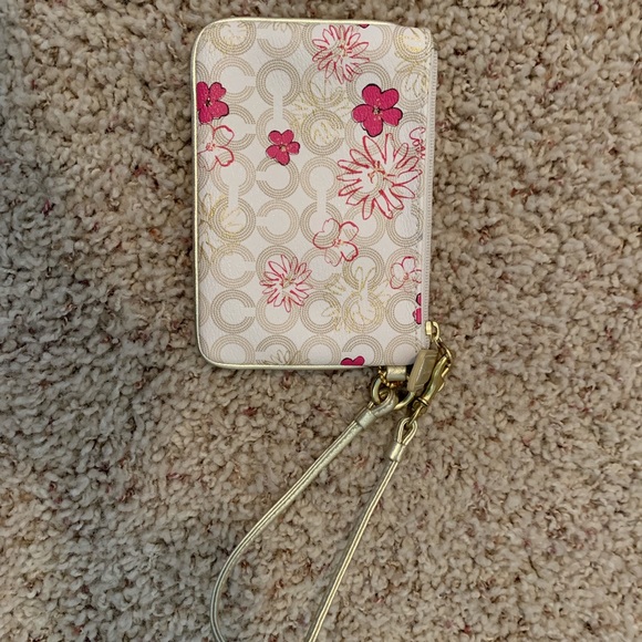 NWOT Coach Wristlet - Picture 2 of 4